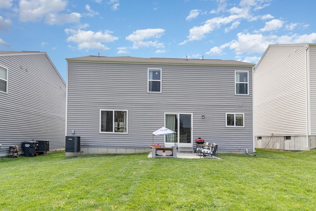 6638 Glencree Ln, Union, KY 41091 - back of property with a patio and a lawn