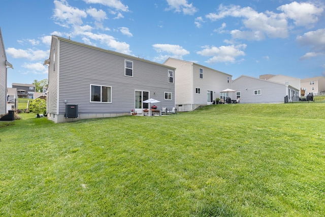 6638 Glencree Ln, Union, KY 41091 - rear view of house with a yard