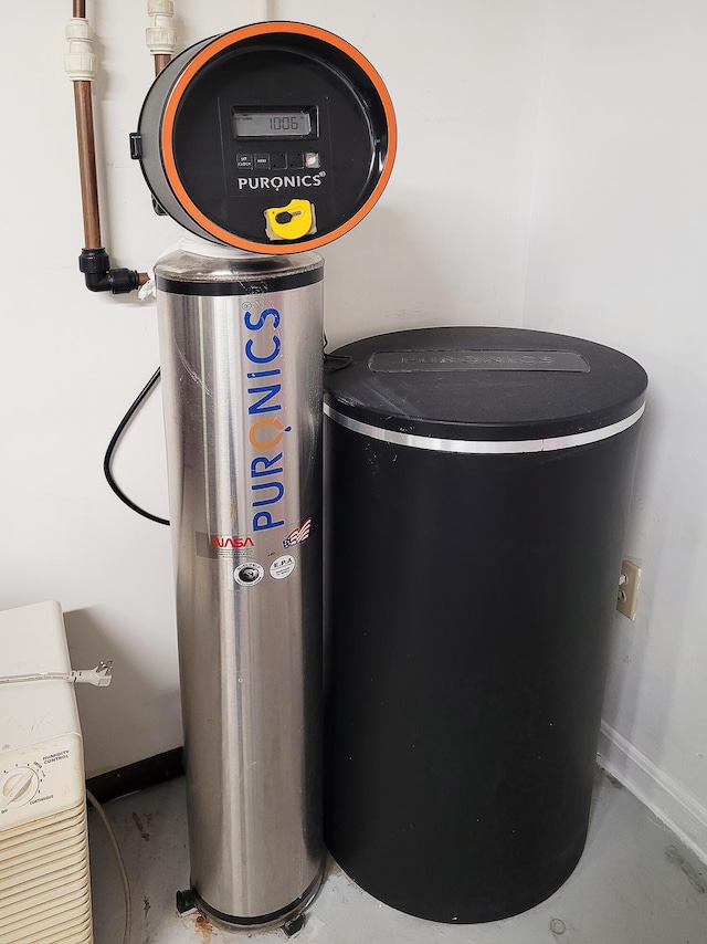 107 Timberlake Ave, Erlanger, KY 41018 - detailed view of a water softener