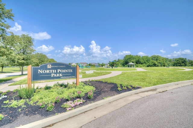 1025 Wakefield Ct, Hebron, KY 41048 - surrounding community featuring a lawn