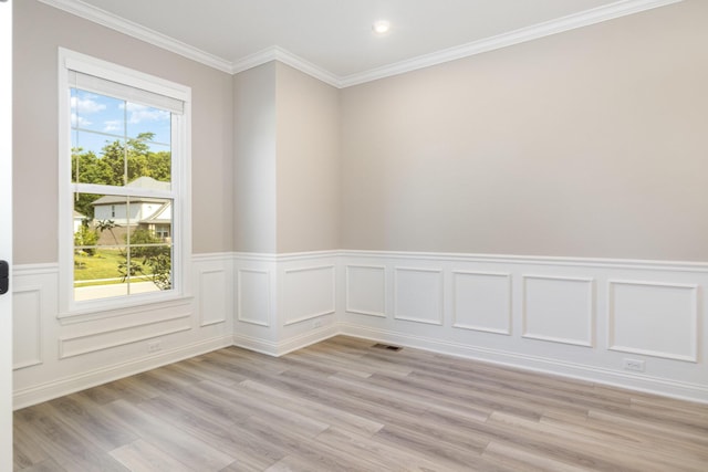 3020 Toulouse Dr, Union, KY 41091 - unfurnished room featuring light wood-style floors, ornamental molding, wainscoting, and recessed lighting