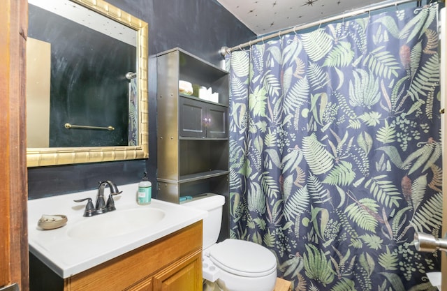 305 Helen St, Ludlow, KY 41016 - full bathroom with vanity and a shower with curtain