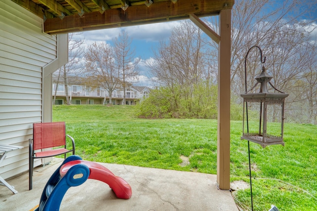 7305 Centrecrest Ln Unit G, Florence, KY 41042 - view of grassy yard featuring a patio