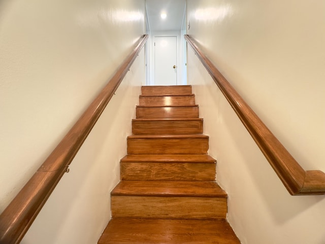 13 Drexel Ave, Florence, KY 41042 - view of stairway