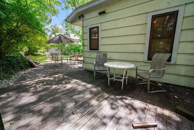 6 Hanover Pl, Fort Thomas, KY 41075 - wooden deck featuring outdoor dining space