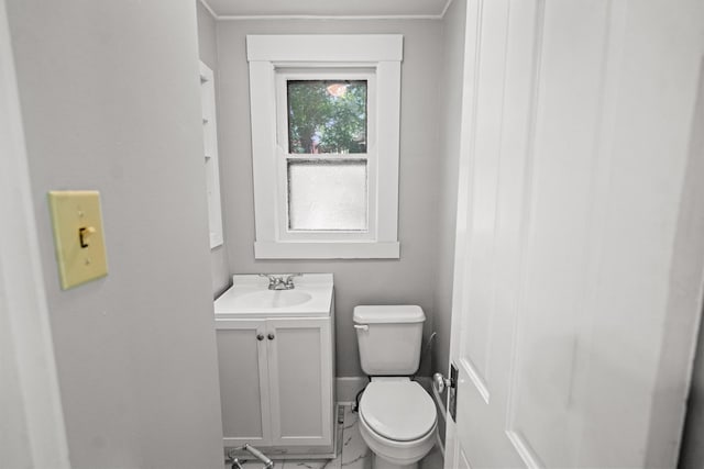 6 Hanover Pl, Fort Thomas, KY 41075 - bathroom with vanity and toilet