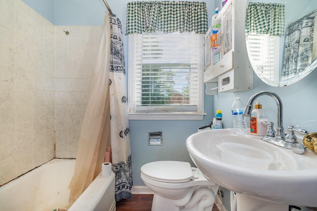 31 Bedinger Ave, Walton, KY 41094 - full bathroom featuring shower / tub combo with curtain and healthy amount of natural light