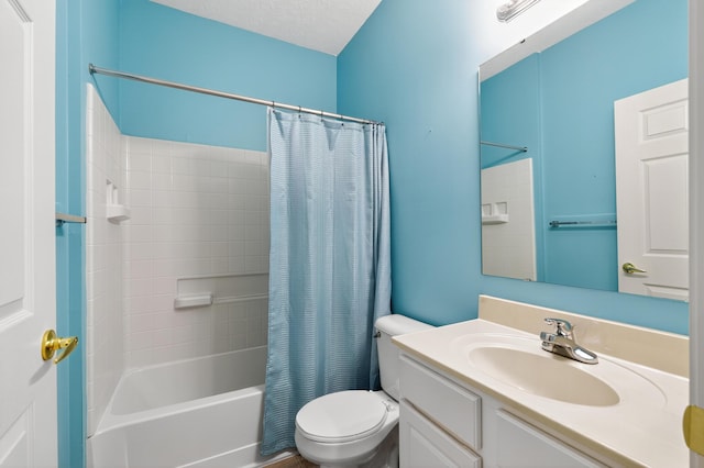 523 Ivy Ridge Dr, Cold Spring, KY 41076 - bathroom with vanity and shower / bath combination with curtain