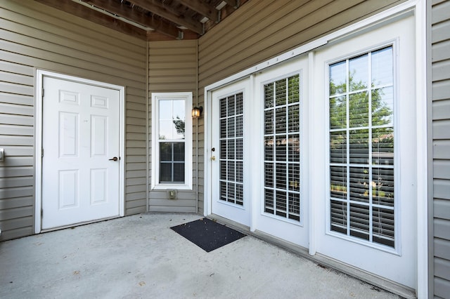 523 Ivy Ridge Dr, Cold Spring, KY 41076 - entrance to property with a patio area