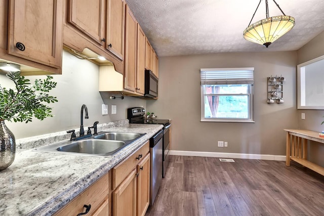 2709 Wesley Dr, Villa Hills, KY 41017 - kitchen featuring stainless steel appliances, dark wood finished floors, light countertops, hanging light fixtures, and a textured ceiling