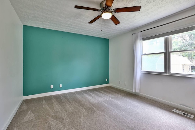 2709 Wesley Dr, Villa Hills, KY 41017 - carpeted spare room featuring a textured ceiling and ceiling fan