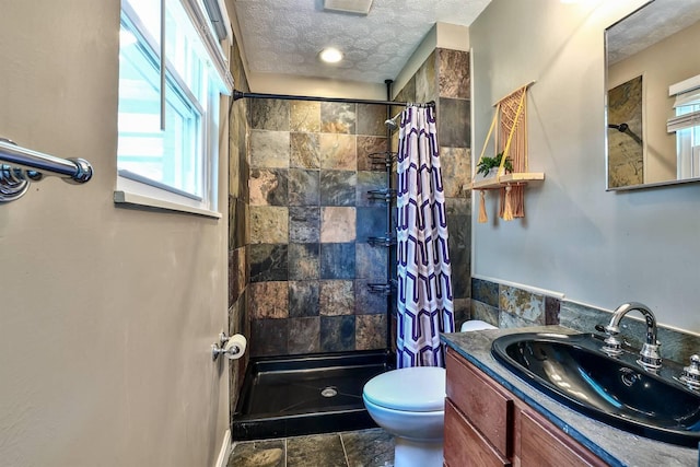 2709 Wesley Dr, Villa Hills, KY 41017 - full bath with a textured ceiling, stone tile flooring, a tile shower, and vanity