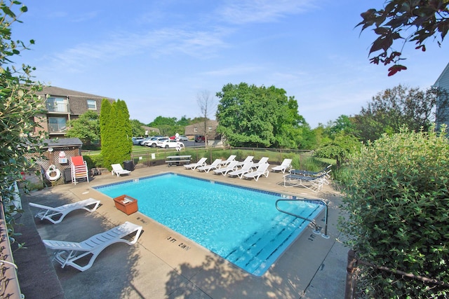 22 Carriage House Dr, Fort Thomas, KY 41075 - community pool featuring a patio