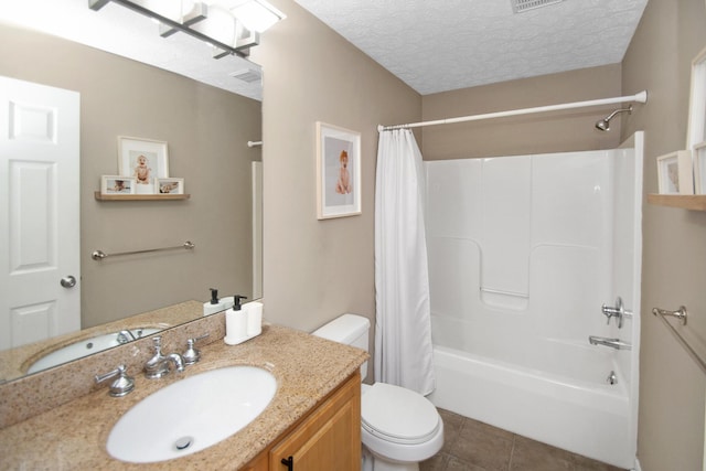 22 Carriage House Dr, Fort Thomas, KY 41075 - bathroom featuring vanity, shower / bath combo with shower curtain, tile patterned floors, and a textured ceiling