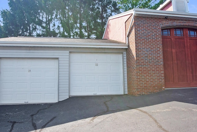 22 Carriage House Dr, Fort Thomas, KY 41075 - view of garage