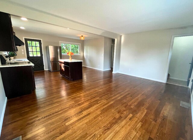 37 Fairfield Pl, Fort Thomas, KY 41075 - living area featuring dark wood-type flooring and baseboards