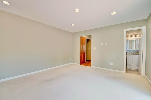 140 Williamsburg Dr, Fort Mitchell, KY 41017 - unfurnished bedroom featuring light colored carpet, recessed lighting, a spacious closet, and ensuite bath