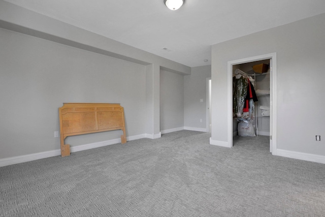1025 Hyperion Ct, Union, KY 41091 - unfurnished bedroom featuring carpet, a walk in closet, and a closet