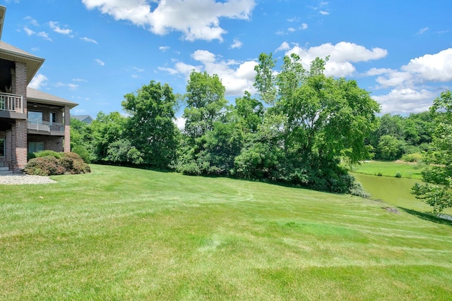 1025 Hyperion Ct, Union, KY 41091 - view of green lawn with a balcony