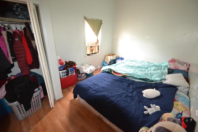 122 E 13th St, Covington, KY 41011 - bedroom featuring wood finished floors
