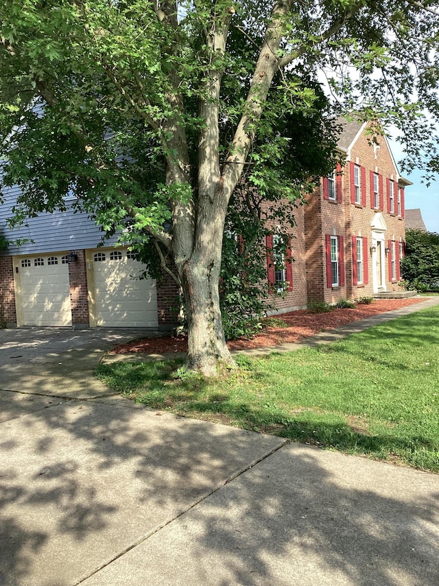 1033 Macintosh Ln, Florence, KY 41042 - view of front facade featuring brick siding and concrete driveway