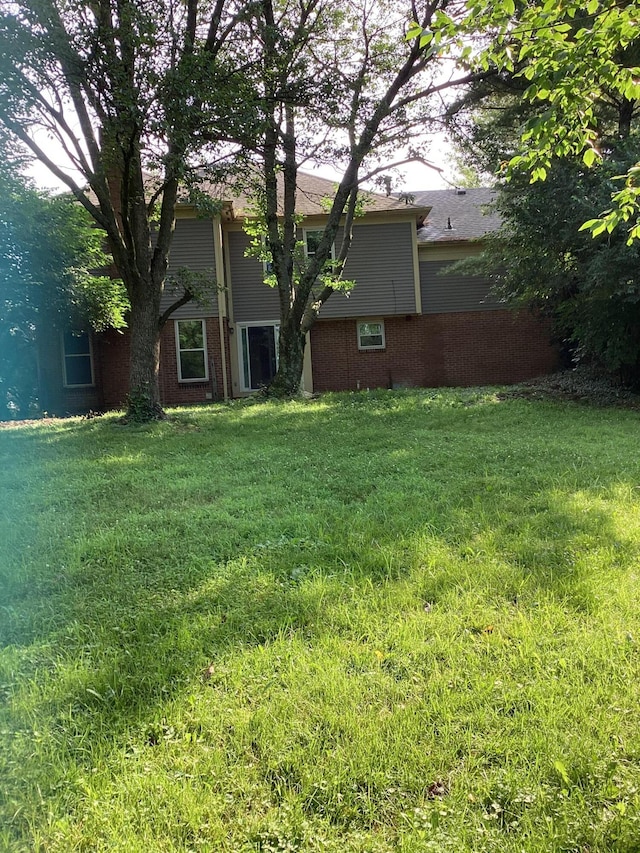 1033 Macintosh Ln, Florence, KY 41042 - view of grassy yard