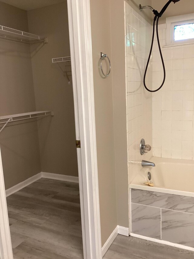 1033 Macintosh Ln, Florence, KY 41042 - full bathroom with shower / bathtub combination, a walk in closet, and wood finished floors