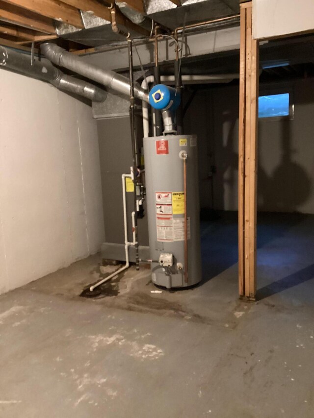 1033 Macintosh Ln, Florence, KY 41042 - unfinished basement featuring water heater