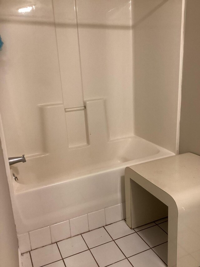 1033 Macintosh Ln, Florence, KY 41042 - bathroom featuring tile patterned floors and washtub / shower combination