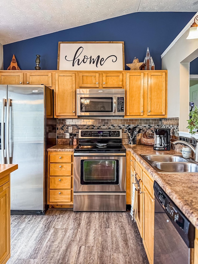 12229 Mashburn Dr, Walton, KY 41094 - kitchen with stainless steel appliances, vaulted ceiling, dark wood-style floors, backsplash, and a textured ceiling