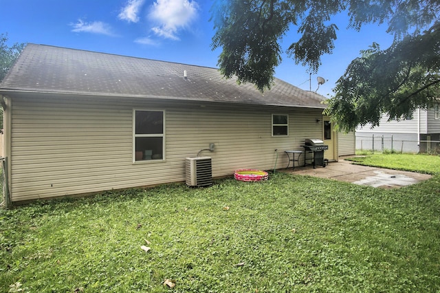10239 Knob Hill Dr, Florence, KY 41042 - rear view of property with a patio area