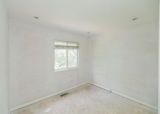 3310 Kingsburg Ct, Erlanger, KY 41018 - empty room with baseboards