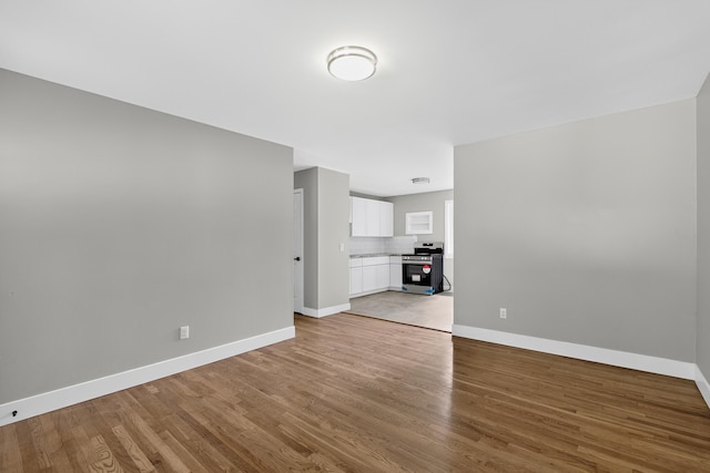 139 Berkley Dr, Florence, KY 41042 - unfurnished living room with light wood-style flooring and baseboards