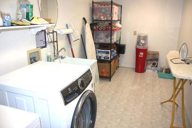 6065 Tosha Dr, Burlington, KY 41005 - laundry room with washer / dryer