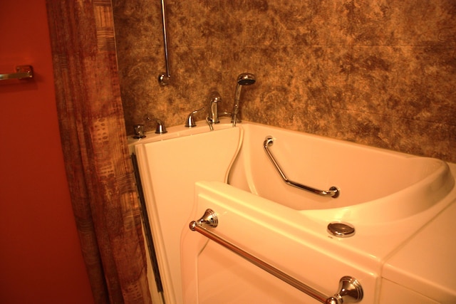6065 Tosha Dr, Burlington, KY 41005 - bathroom view of a bathtub