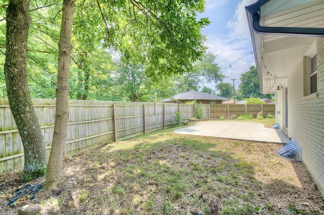 693 Peach Tree Ln, Erlanger, KY 41018 - fenced backyard featuring a patio