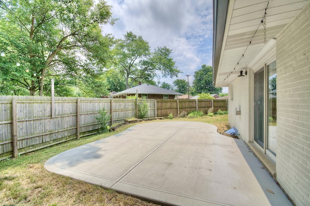 693 Peach Tree Ln, Erlanger, KY 41018 - fenced backyard with a patio