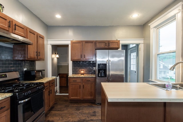 332 W 21st St, Covington, KY 41014 - kitchen with appliances with stainless steel finishes, under cabinet range hood, dark wood-style flooring, backsplash, and recessed lighting