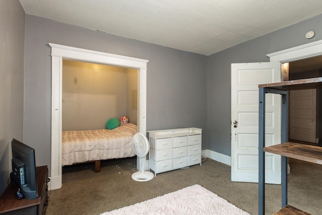 332 W 21st St, Covington, KY 41014 - bedroom with carpet floors and vaulted ceiling