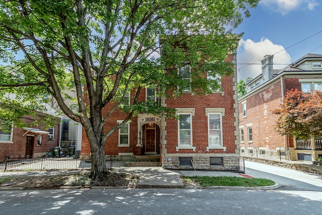 416 E 8th St, Newport, KY 41071 - view of front of house with brick siding and a fenced front yard