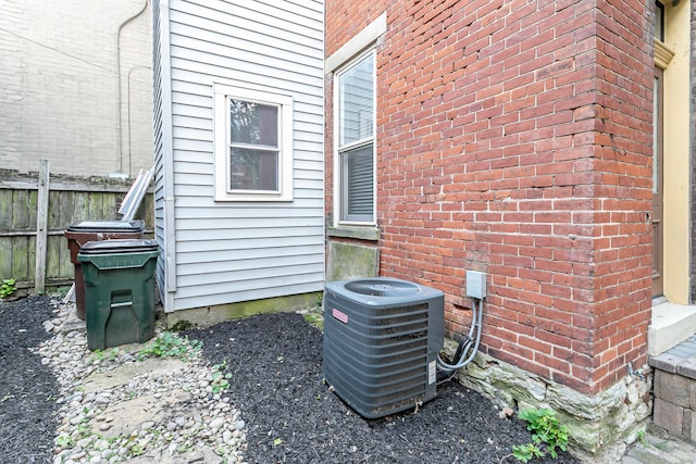 416 E 8th St, Newport, KY 41071 - exterior view of brick siding