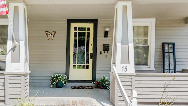15 21st St, Newport, KY 41071 - doorway to property with a porch
