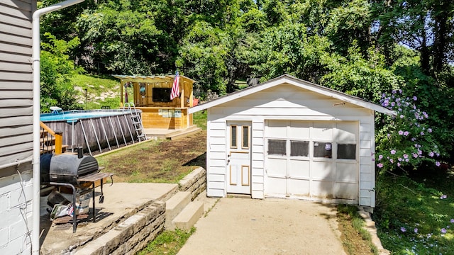 15 21st St, Newport, KY 41071 - detached garage with an outdoor pool and driveway