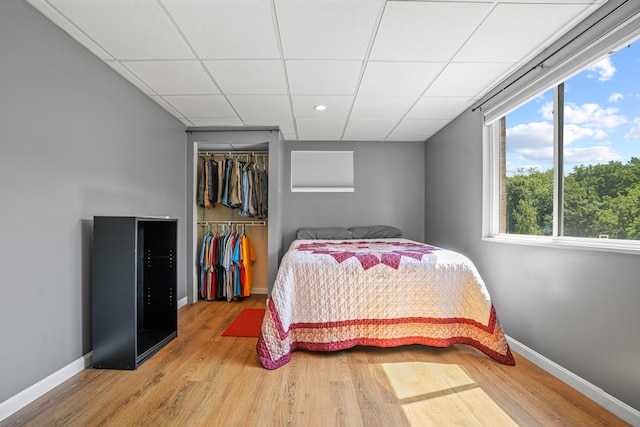 10302 Limerick Cir, Covington, KY 41015 - bedroom featuring a closet, a drop ceiling, light wood finished floors, and recessed lighting