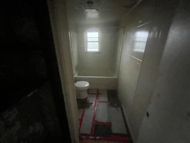 1130 Ann St, Newport, KY 41071 - bathroom with toilet and bathtub / shower combination