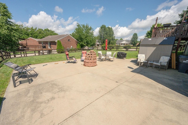 1155 Breckenridge Ln, Hebron, KY 41048 - view of patio / terrace with a storage unit