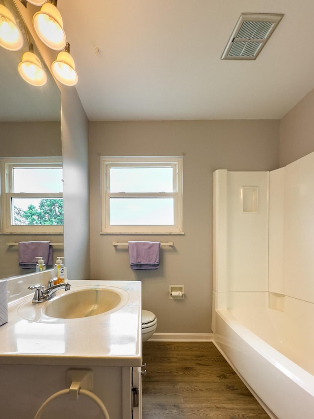 94 Mayo Cir, Newport, KY 41071 - bathroom featuring vanity and wood finished floors