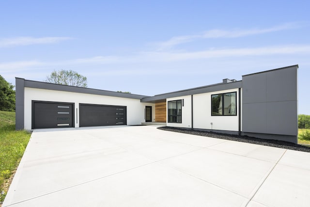 5090 Bella Vista Dr, Cold Spring, KY 41076 - contemporary home featuring driveway, an attached garage, and stucco siding