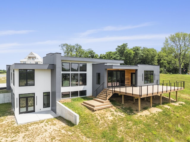 5090 Bella Vista Dr, Cold Spring, KY 41076 - back of property featuring a wooden deck, stucco siding, and a lawn