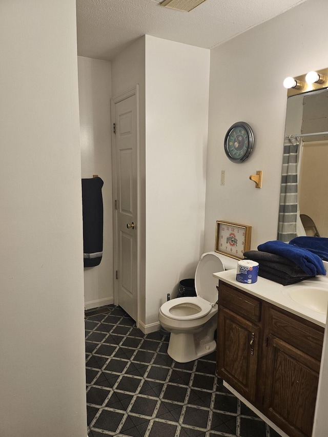 2454 Horton St, Crescent Springs, KY 41017 - full bath featuring toilet and vanity